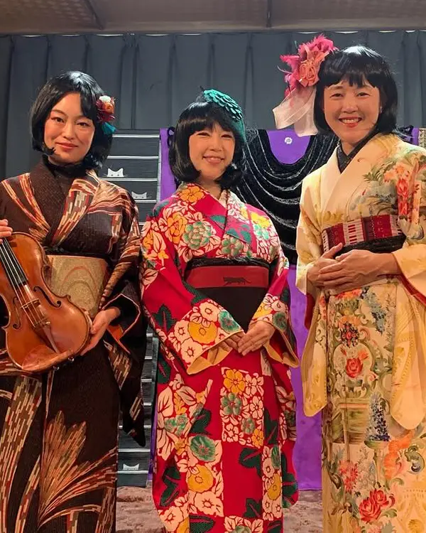 Backstage scene before the concert